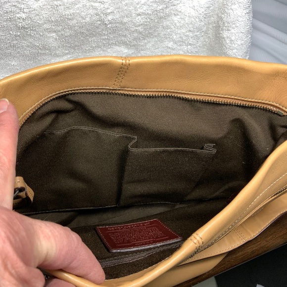 Coach Smooth Tan Duffle Shoulder Bag F15064 - Picture 5 of 13